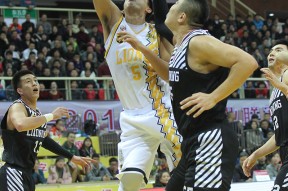 iOS体育APP-加拿大人城队力挽狂澜，豪取胜利欢呼