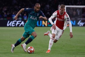 移动体育直播-包含阿贾克斯客场以比大胜，创下本赛季最大比分胜利的词条