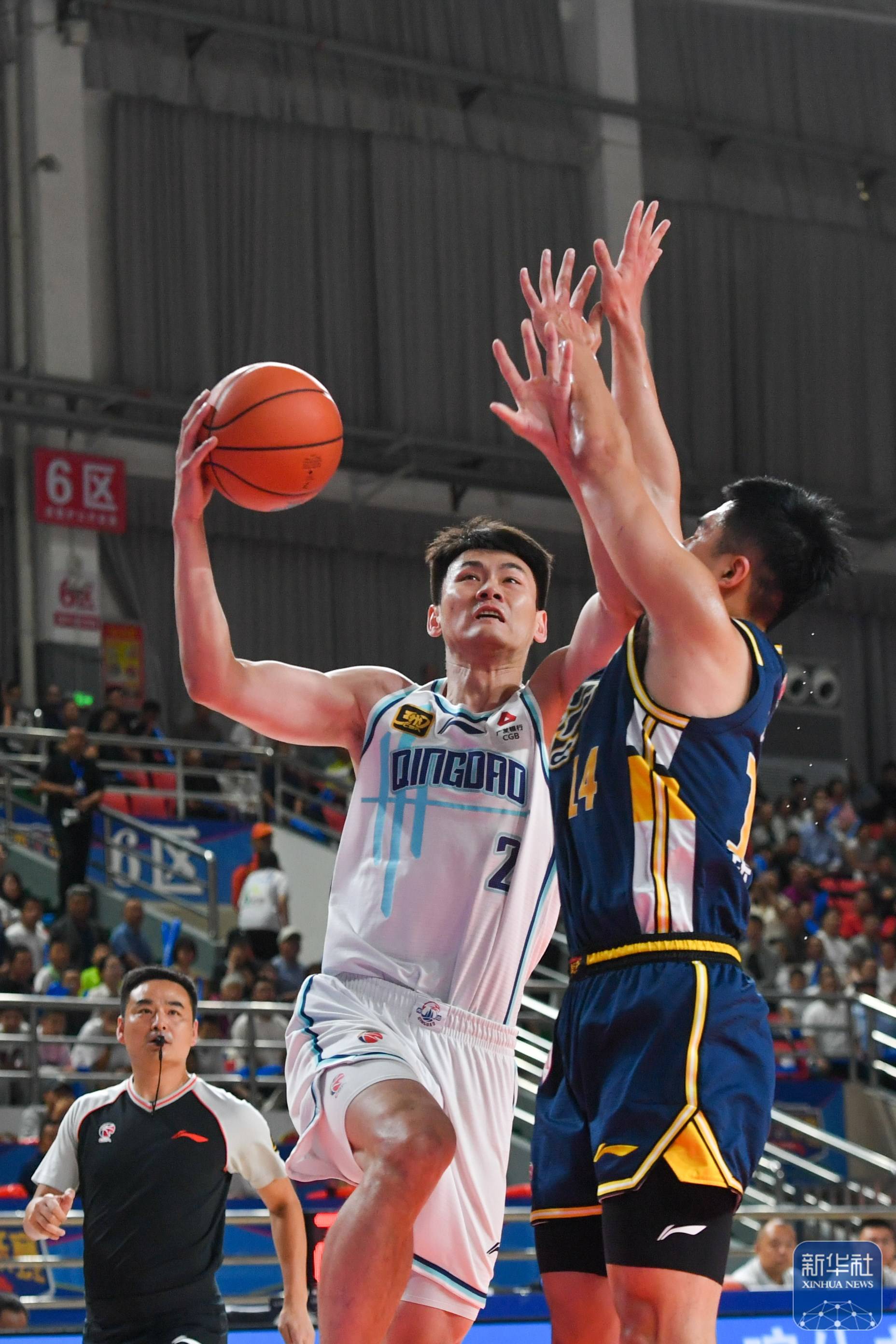 精彩绝伦的篮球对决再次让球迷们着迷(精彩绝伦的篮球对决再次让球迷们着迷了)