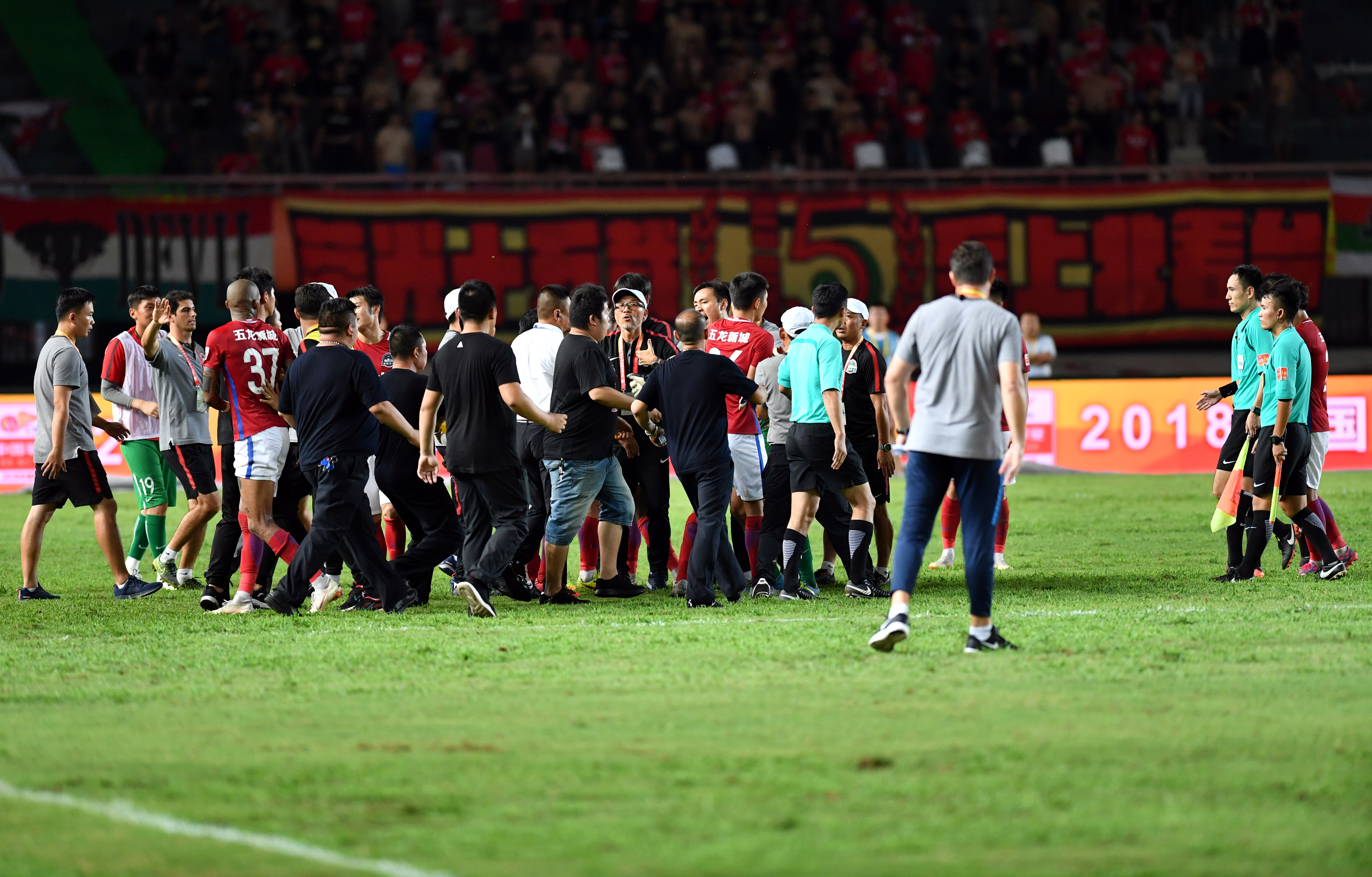 包含江苏苏宁客场击败河南建业，实现连胜的词条