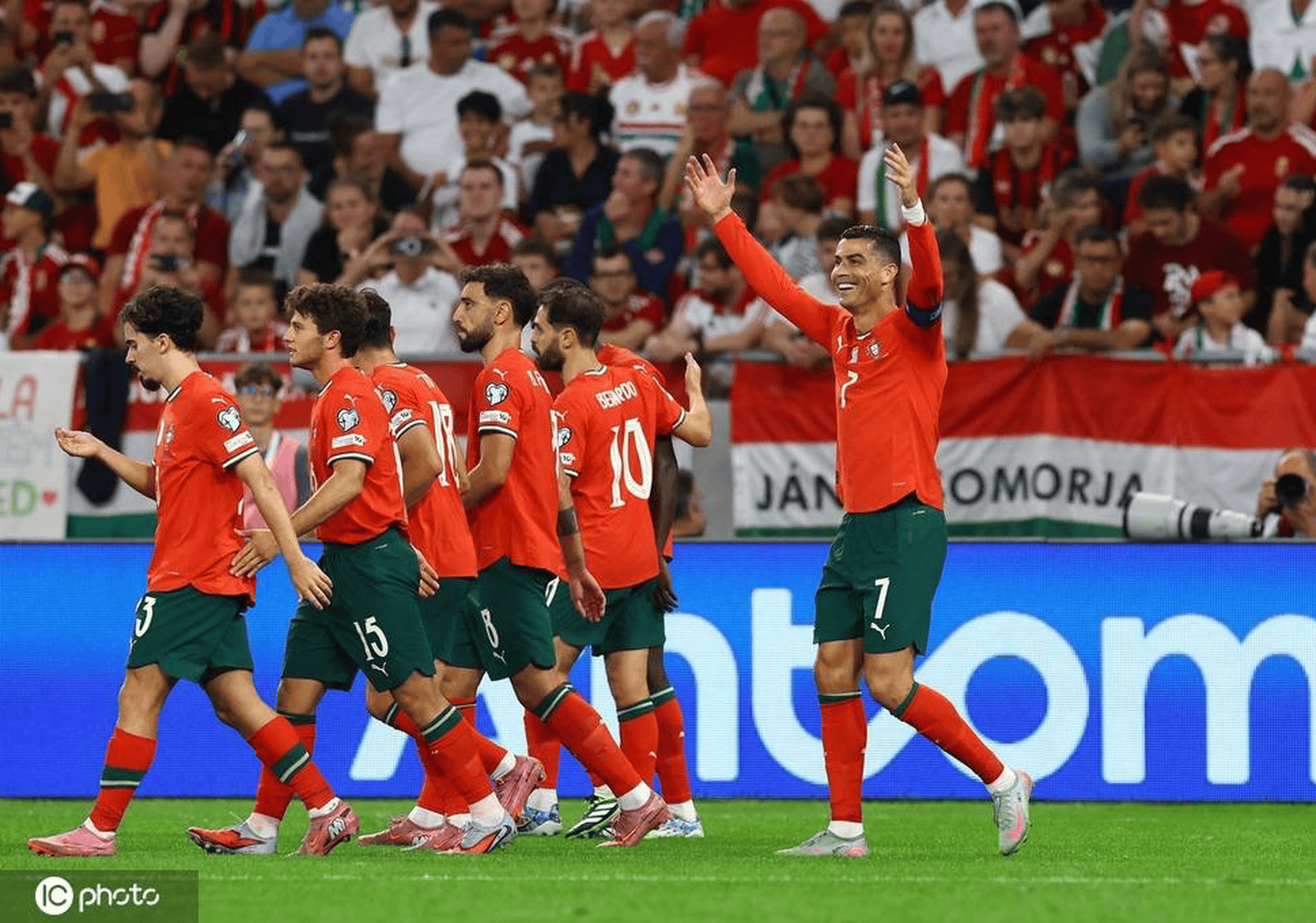 包含匈牙利队队员集体发威,稳住局势逼平对手的词条 包含匈牙利队队员集体发威,稳住局势逼平对手的词条