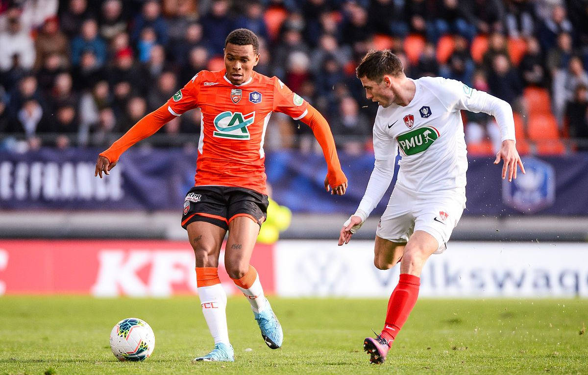 南特客场大胜米卡，稳坐中游位置